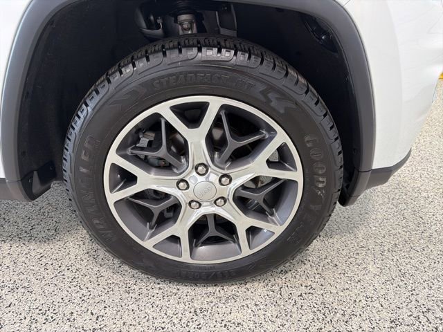 Used 2019 Jeep Grand Cherokee Limited w/ Luxury Group II image 37