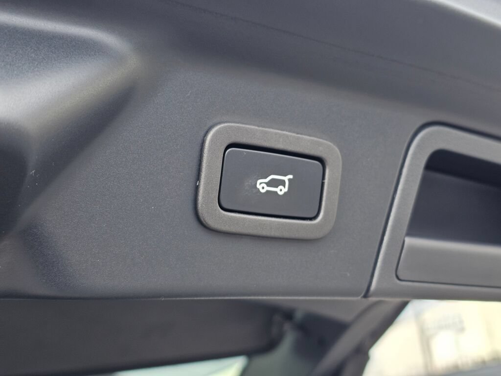 Used 2022 Land Rover Range Rover Velar R-Dynamic S AWD/4WD image 17