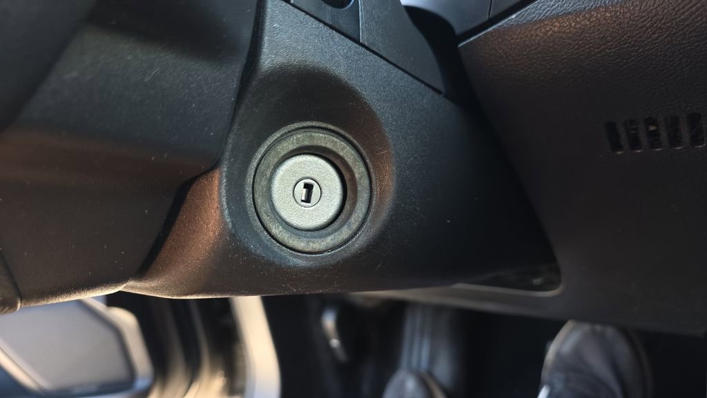 Used 2015 Ford Fusion SE FWD image 25