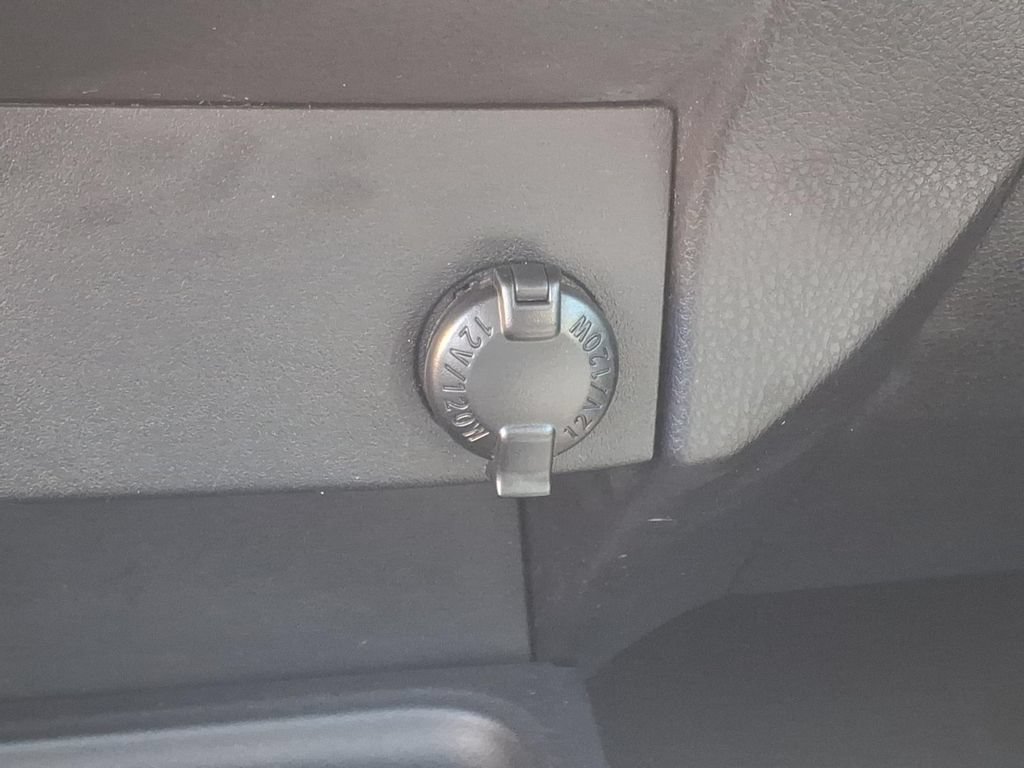 Used 2018 Toyota RAV4 LE FWD image 11