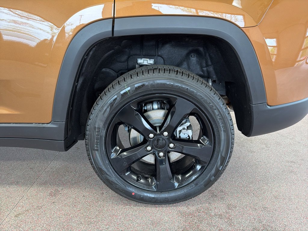 New 2026 Jeep Grand Cherokee Limited w/ Limited Altitude Package AWD/4WD image 19