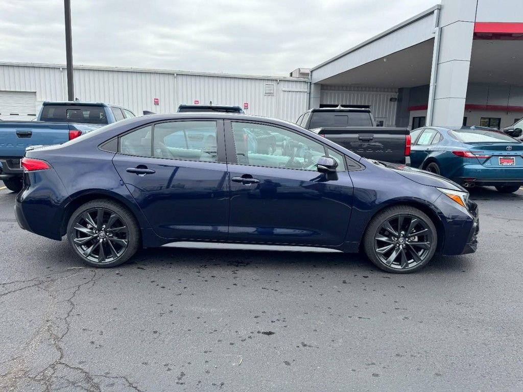 Used 2023 Toyota Corolla SE w/ SE Premium Package FWD image 2