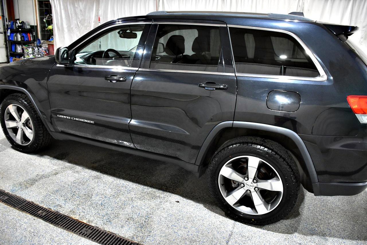 Used 2014 Jeep Grand Cherokee Laredo w/ Quick Order Package 23E AWD/4WD image 30