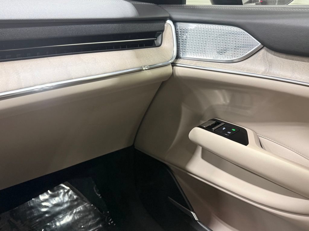 Used 2025 Volvo EX90 Ultra AWD/4WD image 22