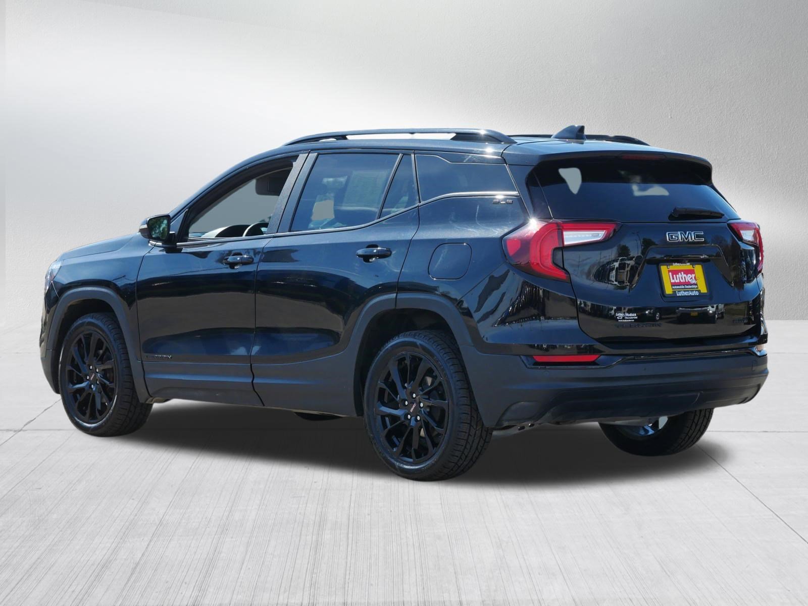 Used 2023 GMC Terrain SLE w/ Driver Convenience Package AWD/4WD image 5