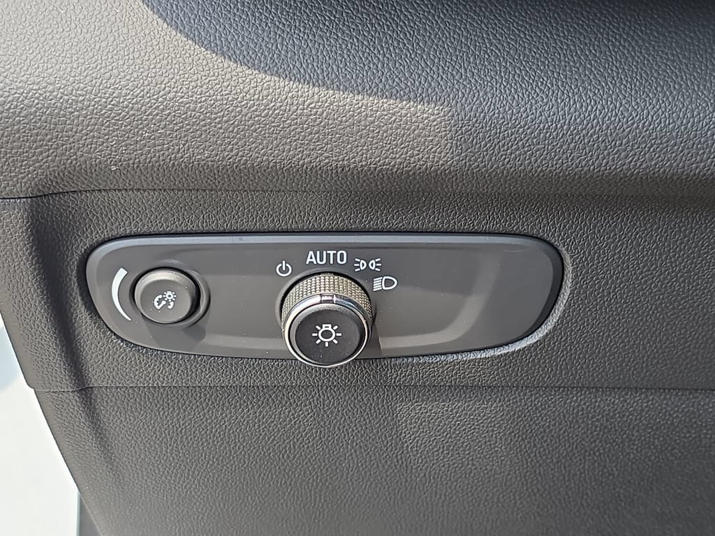 Certified 2023 Buick Envision Essence AWD/4WD image 27