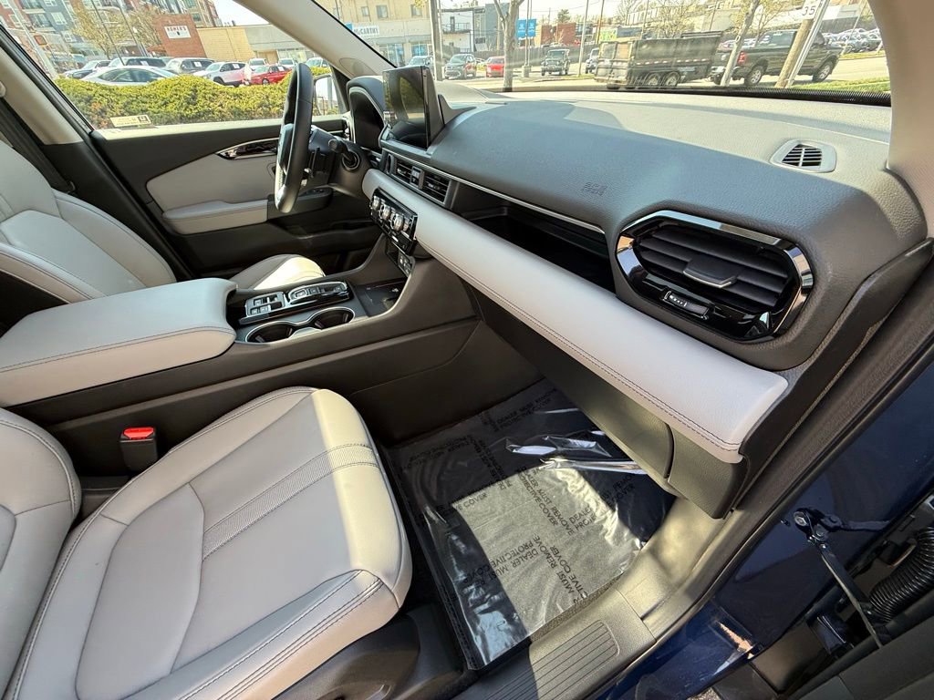 Used 2025 Honda Pilot Touring image 45