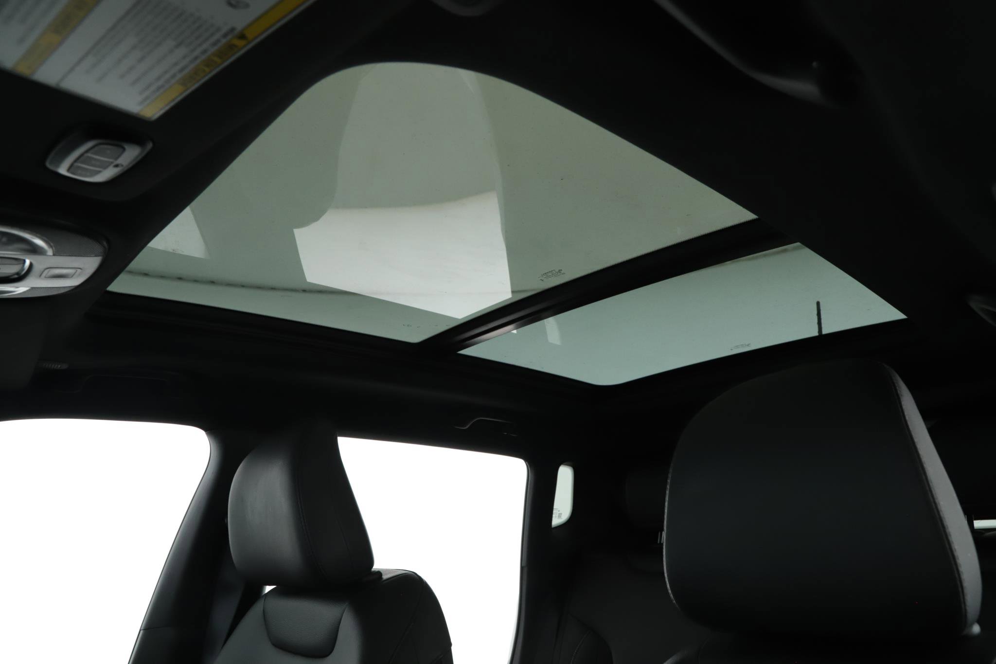 Used 2024 Jeep Compass Latitude w/ Sun and Sound Group image 18