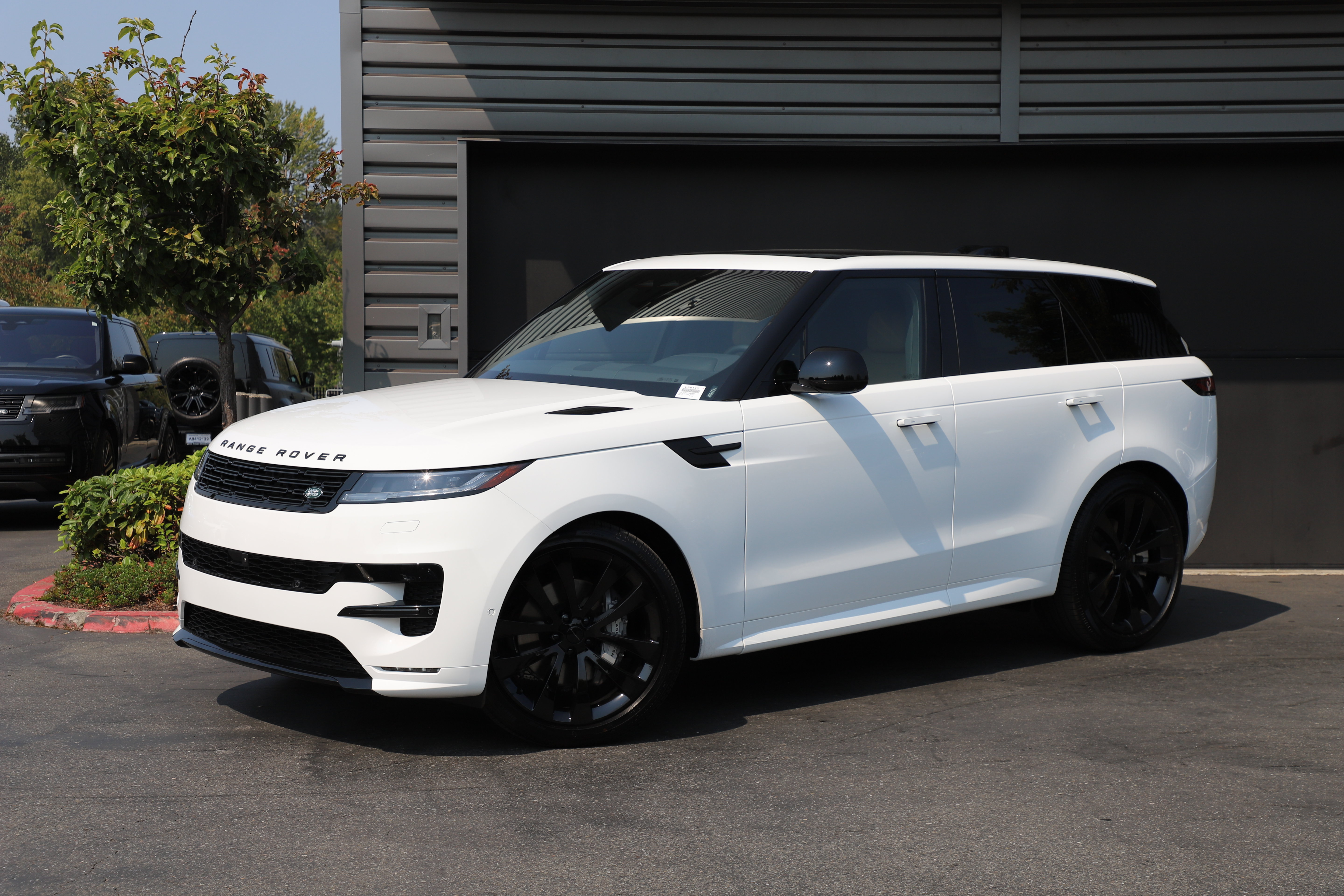 New 2026 Land Rover Range Rover Sport Dynamic SE