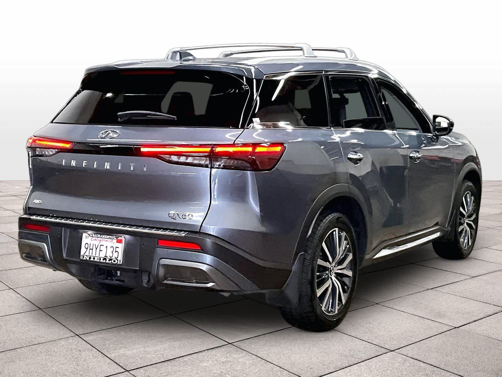 Used 2023 INFINITI QX60 Sensory w/ Vision Package AWD/4WD image 16