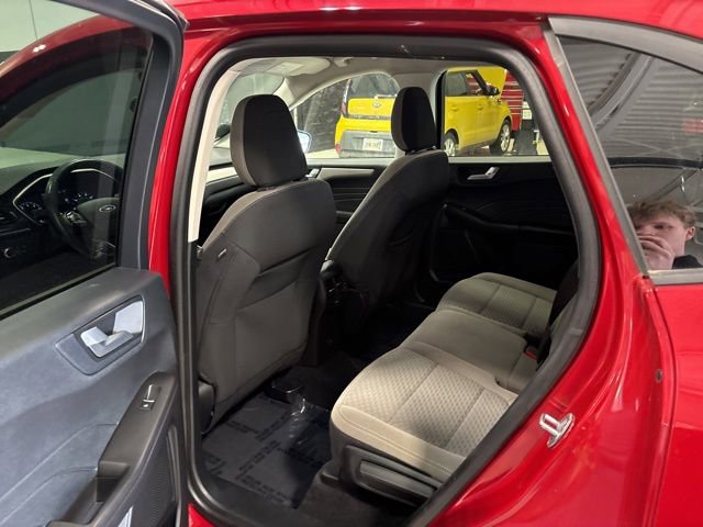 Used 2021 Ford Escape SE w/ SE Sport Appearance Package image 17