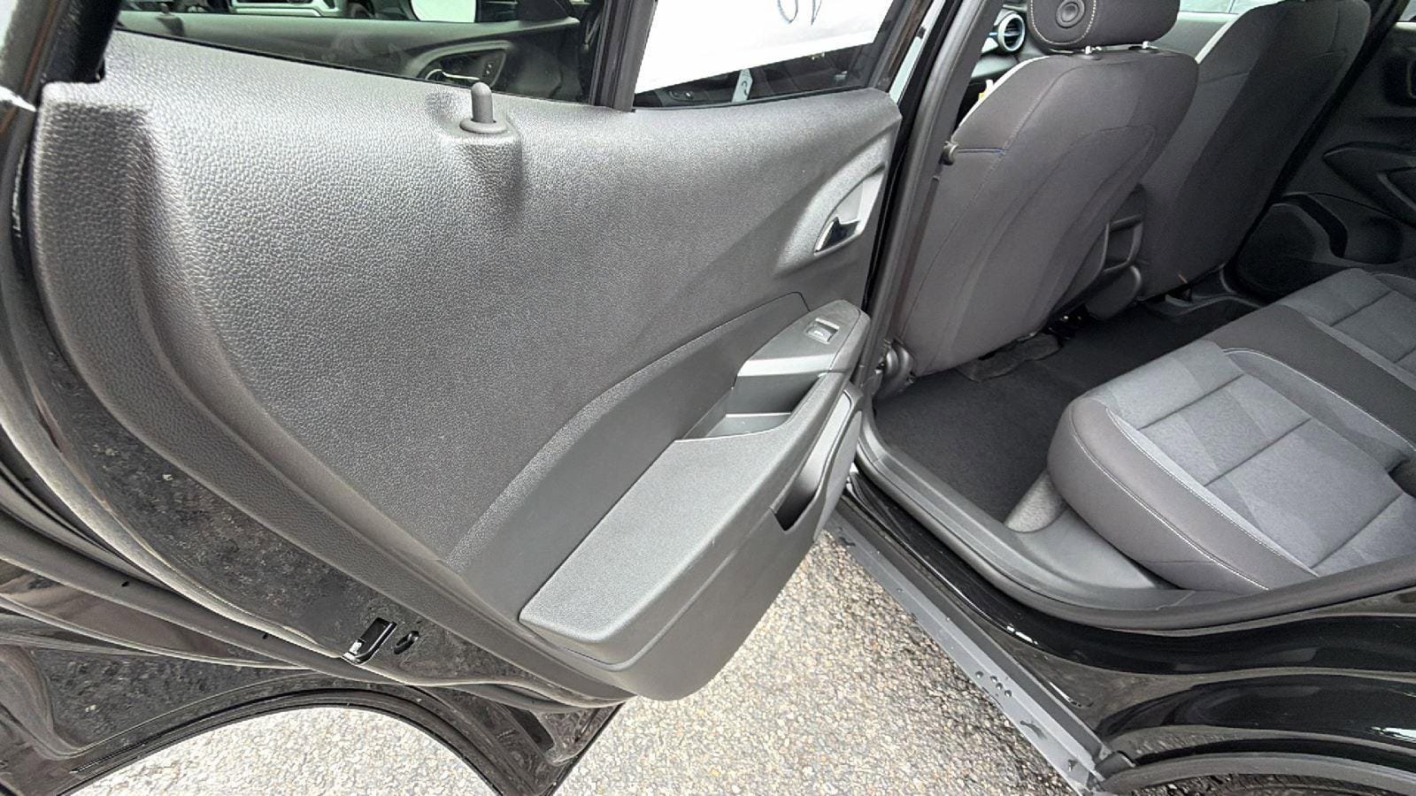 New 2026 Chevrolet Trax LS w/ LS Convenience Package FWD image 15