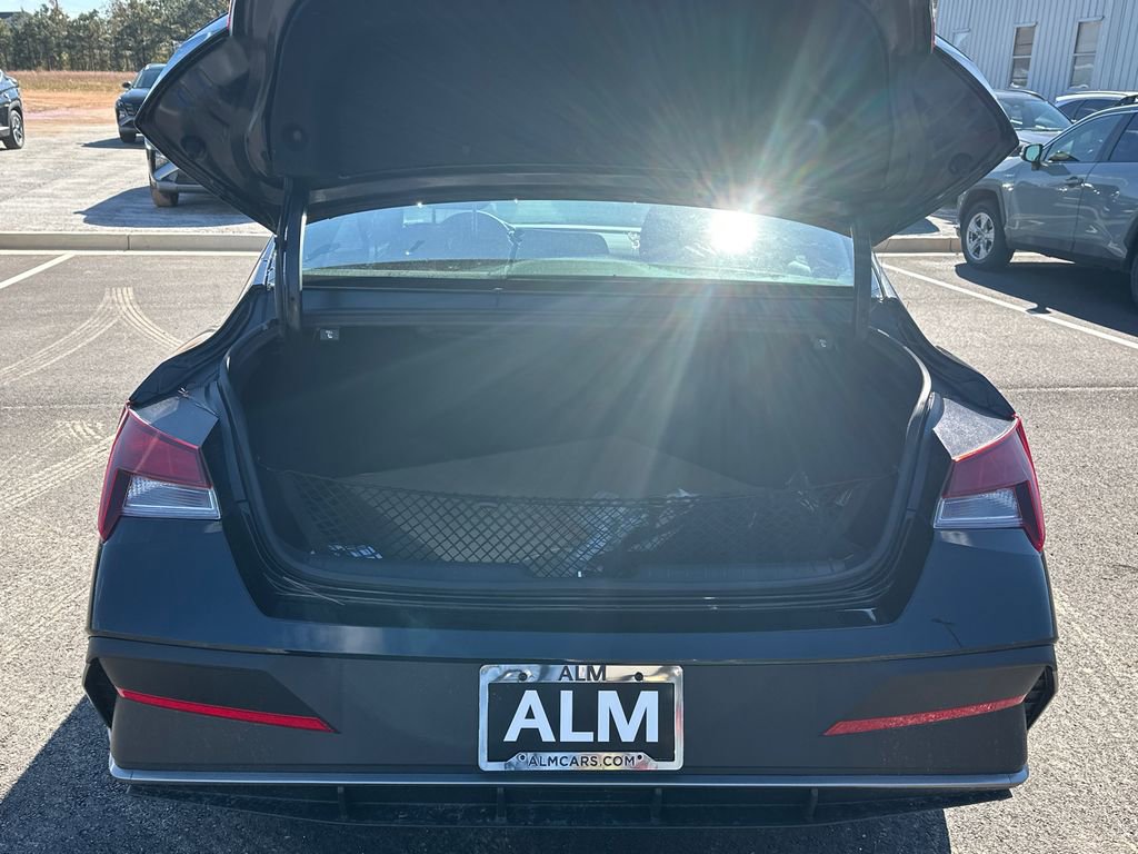 New 2025 Hyundai Elantra Sport image 18