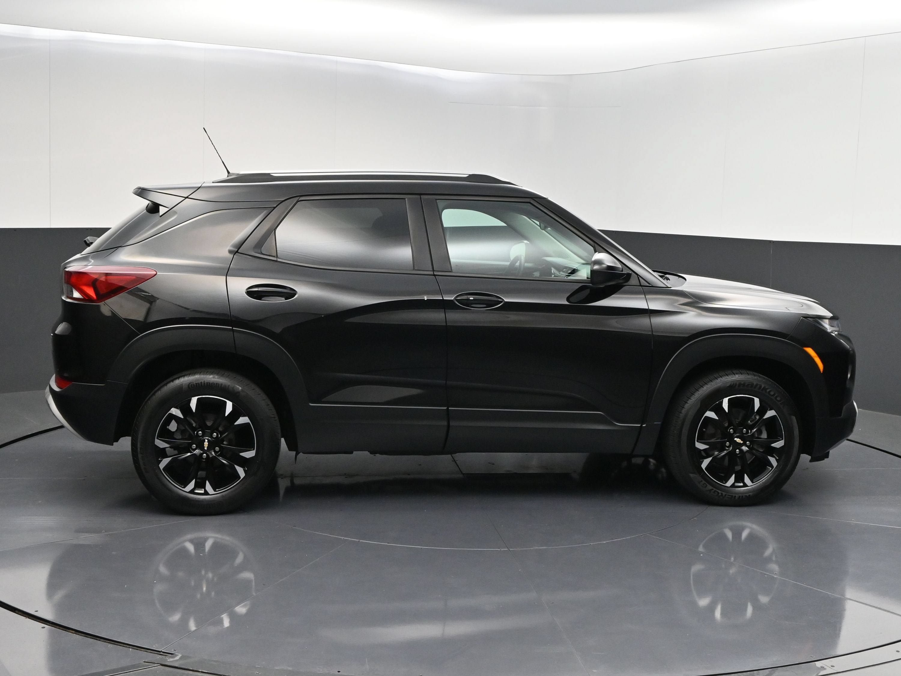 Used 2021 Chevrolet TrailBlazer LT w/ Premium Seating Package AWD/4WD image 9