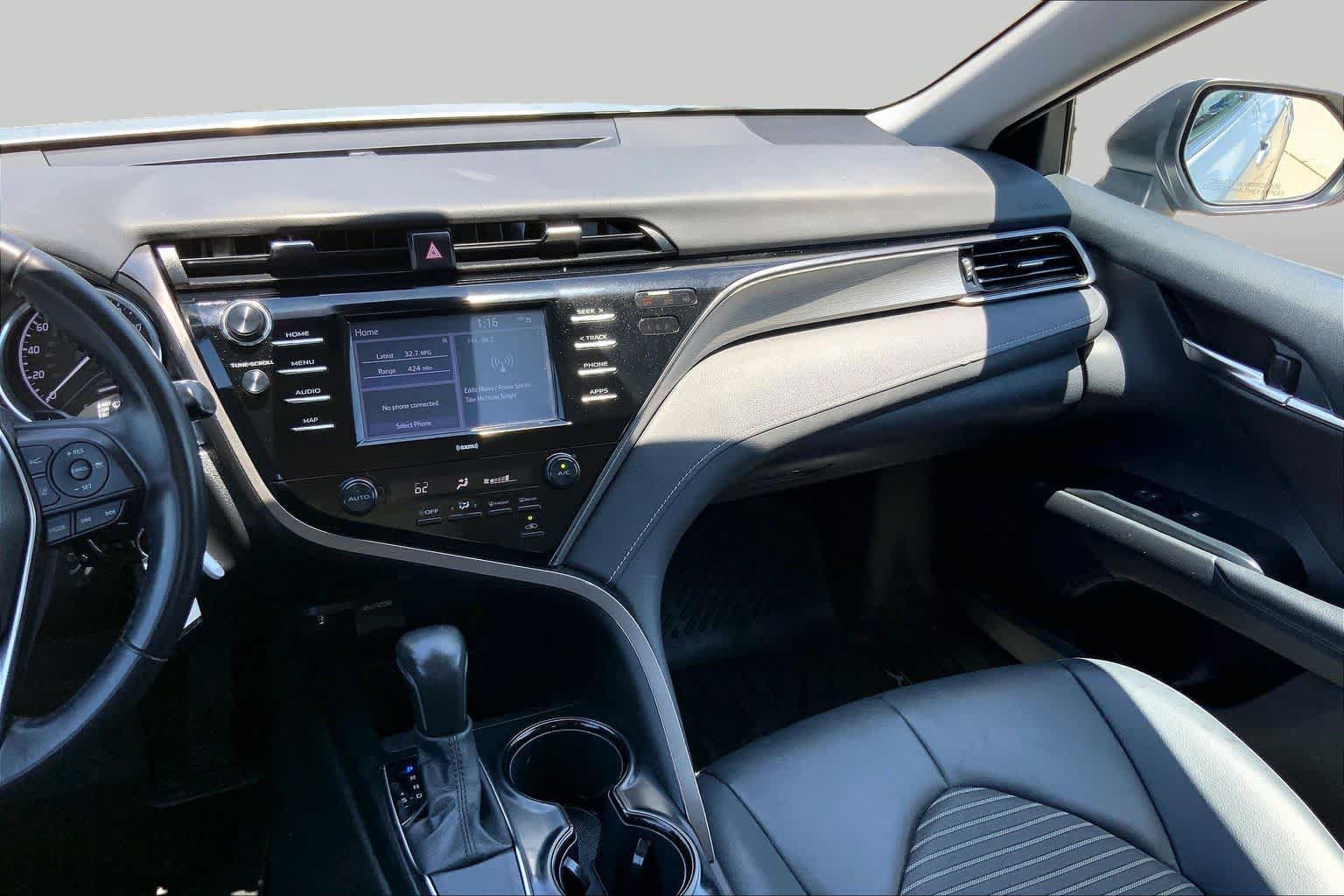 Used 2020 Toyota Camry SE FWD image 7