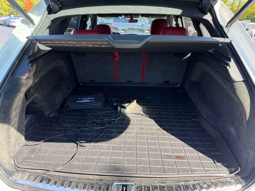 Used 2023 Bentley Bentayga image 16