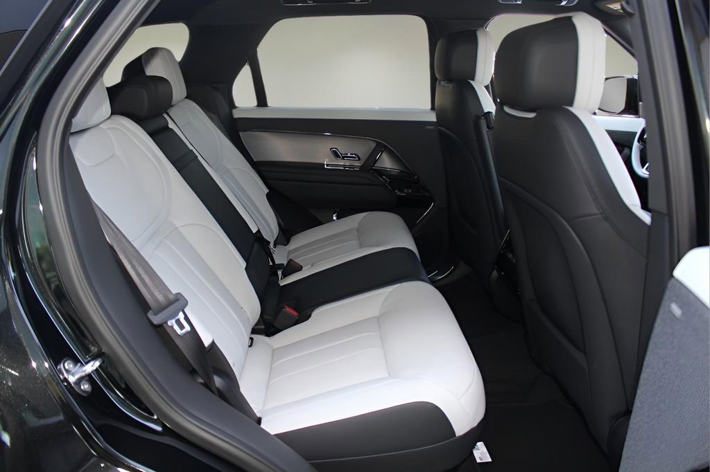 Used 2025 Land Rover Range Rover Sport Dynamic SE image 17