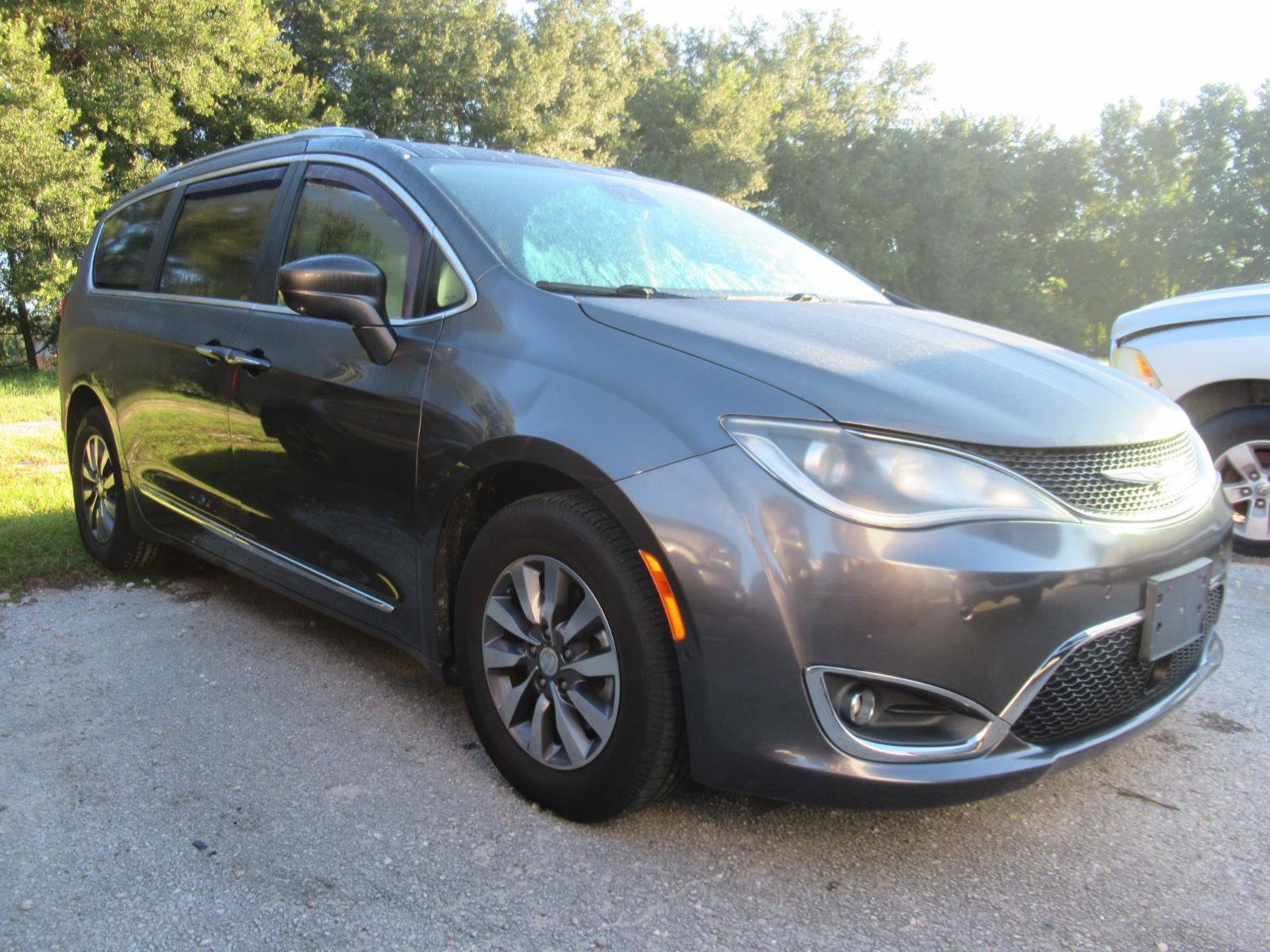 Used 2019 Chrysler Pacifica Touring-L Plus FWD image 1