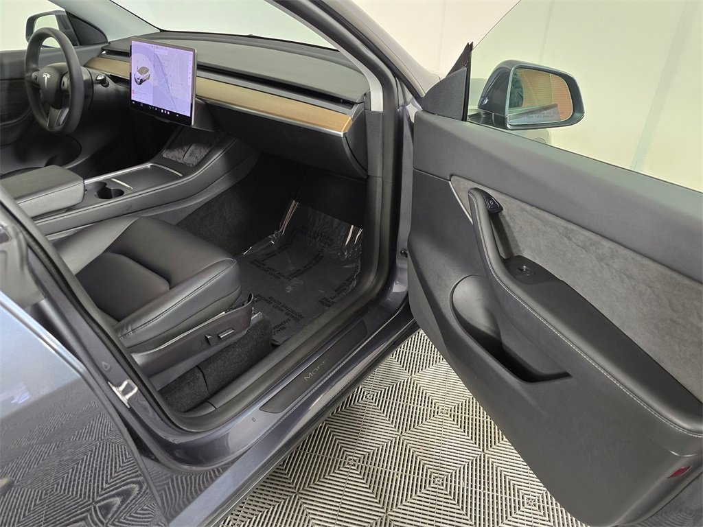 Used 2021 Tesla Model Y Long Range image 12