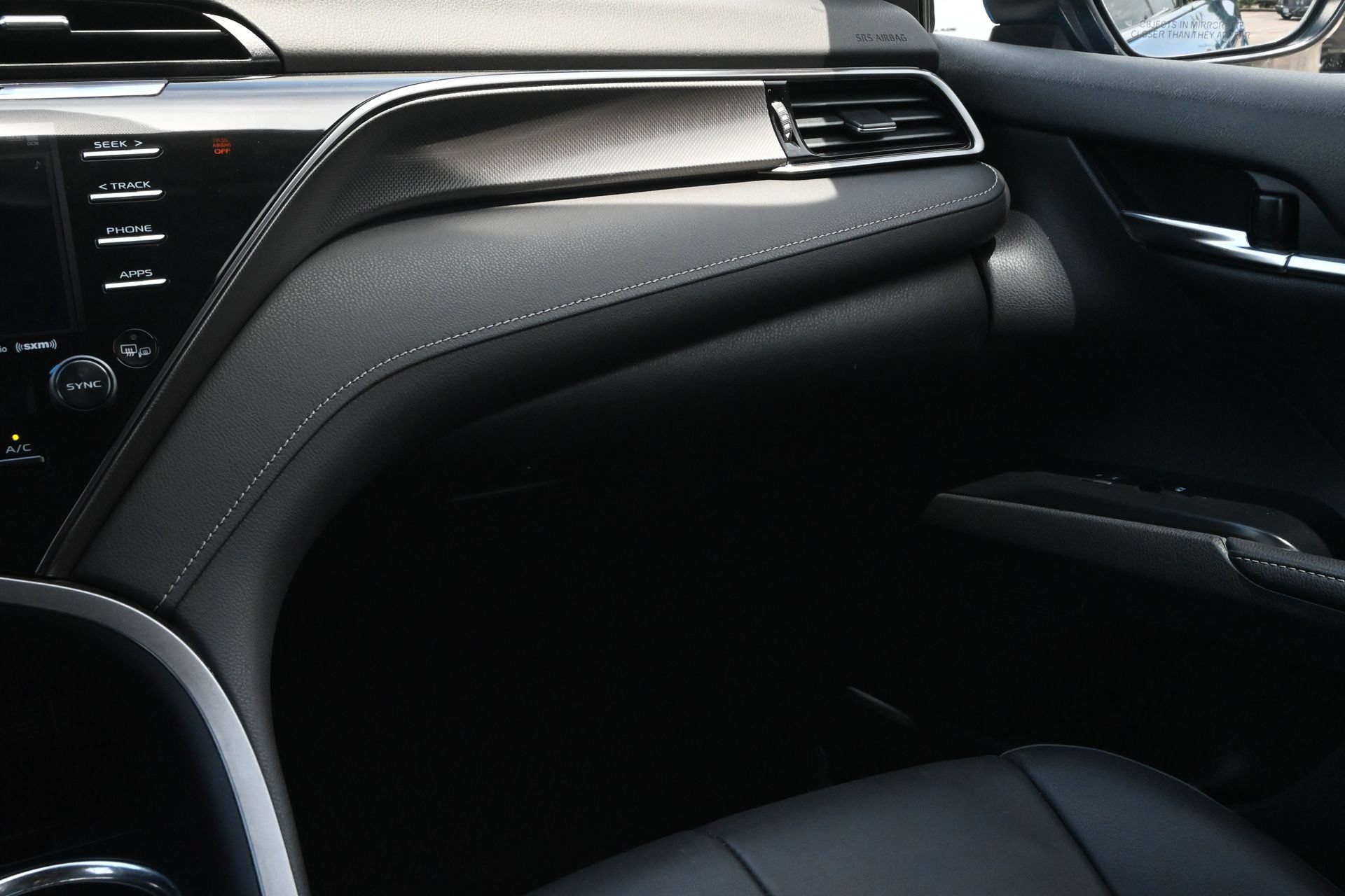 Used 2020 Toyota Camry XSE FWD image 9