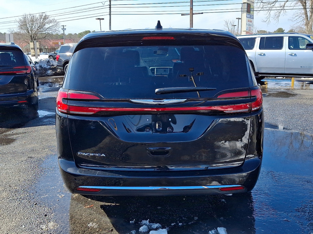 New 2026 Chrysler Pacifica Select image 6
