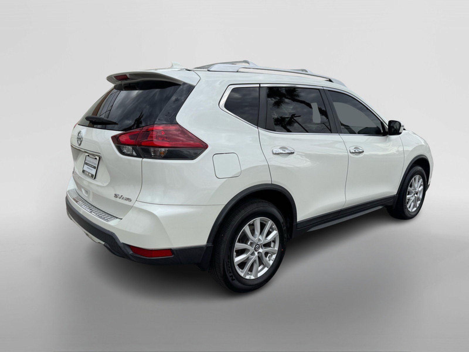 Used 2018 Nissan Rogue SV image 5