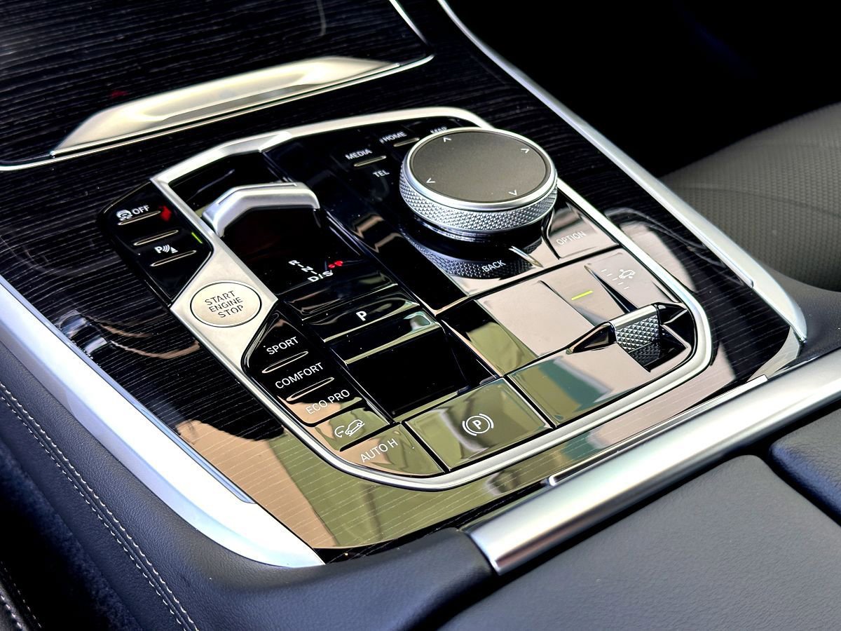 New 2026 BMW X7 xDrive40i w/ M Sport Package image 16