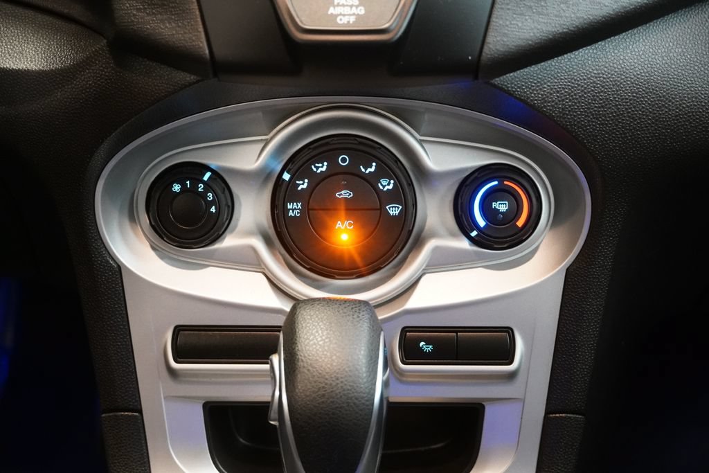 Used 2018 Ford Fiesta SE FWD image 20