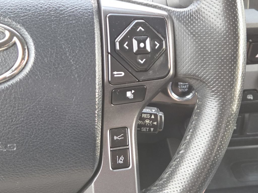 Used 2018 Toyota Tacoma TRD Off-Road AWD/4WD image 7