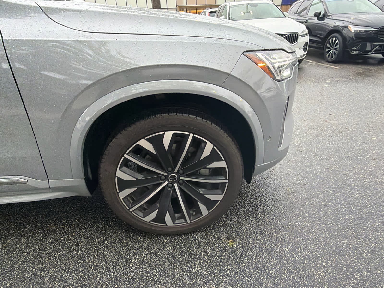 Used 2025 Volvo XC90 B5 Plus image 17