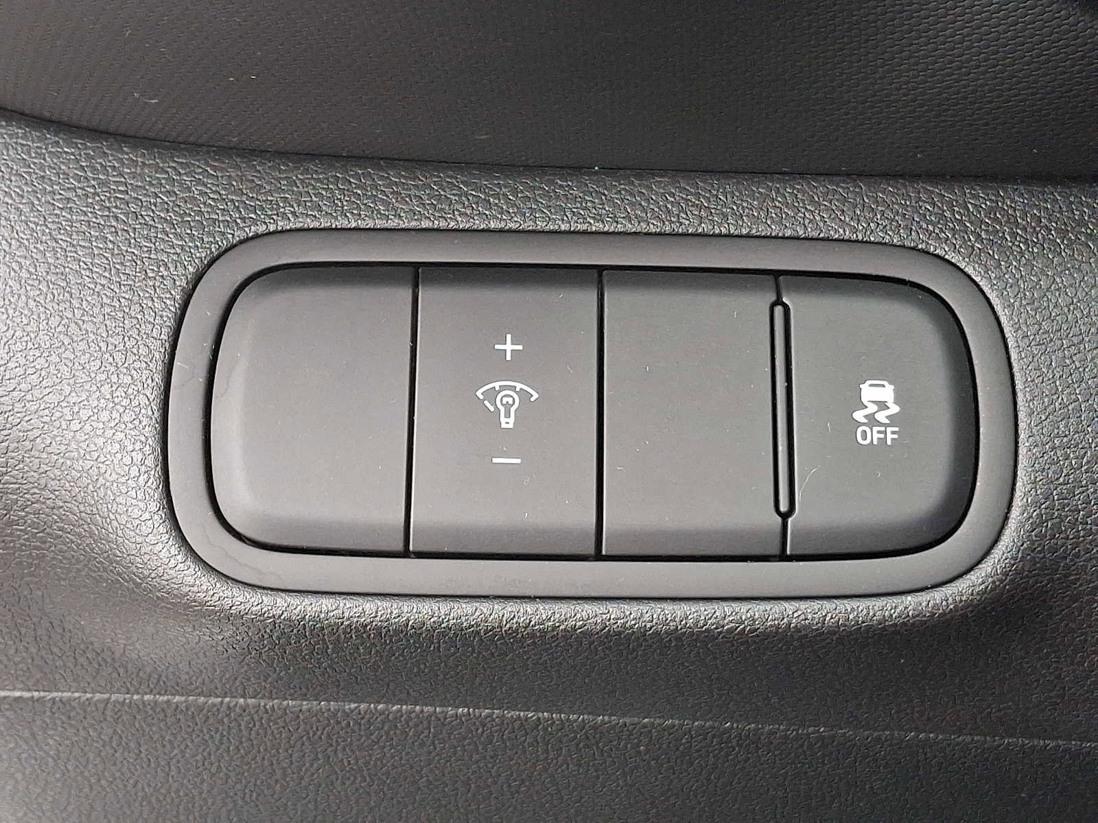 Used 2023 Hyundai Venue Limited image 22