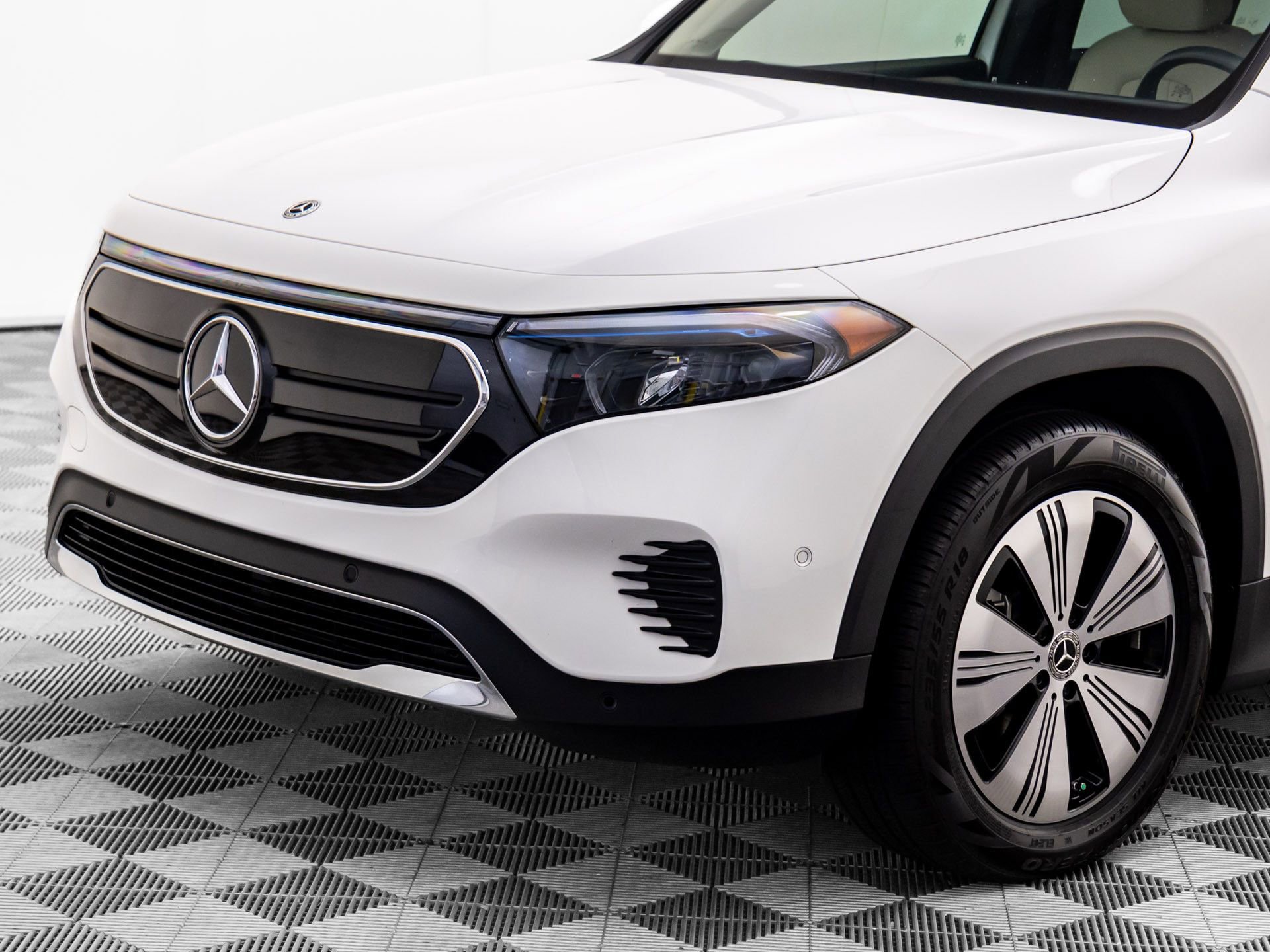 Used 2023 Mercedes-Benz EQB 300 4MATIC w/ Exclusive Package image 37