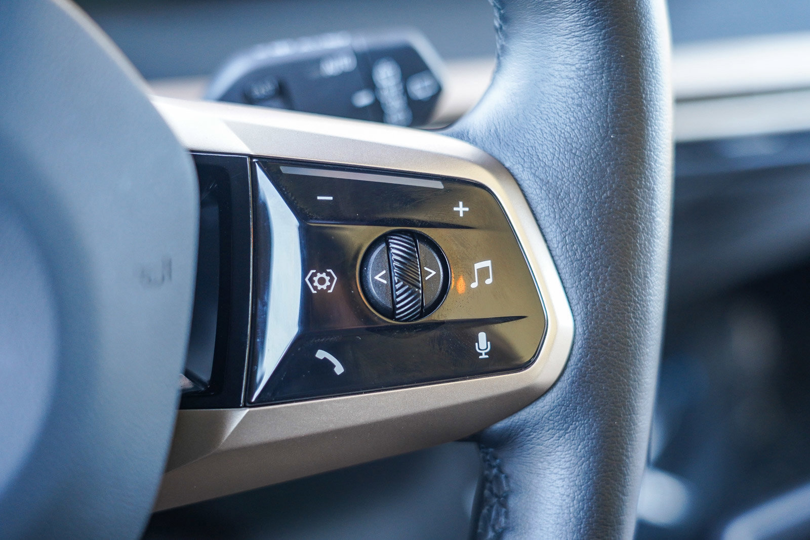 Used 2025 BMW iX xDrive50 image 28