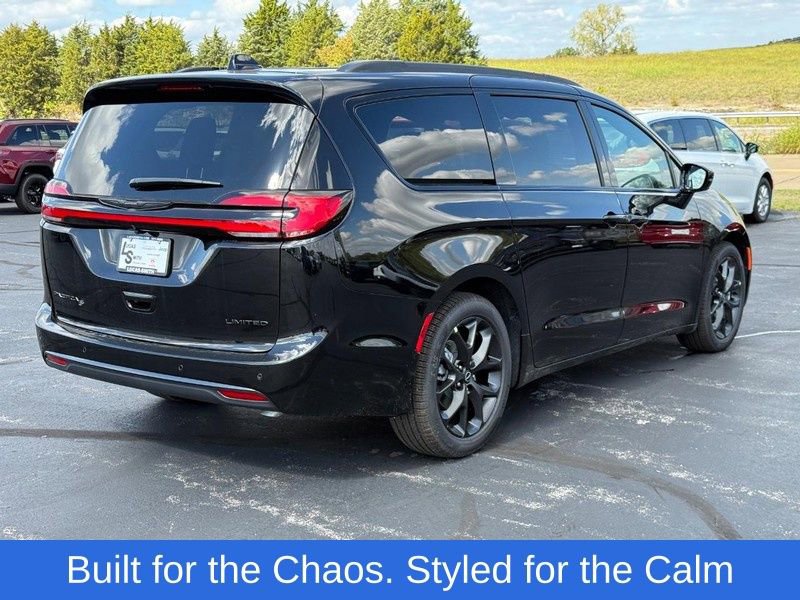 New 2026 Chrysler Pacifica Limited w/ S Appearance Package image 3