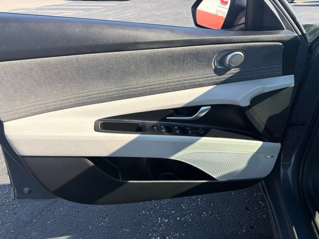 Used 2025 Hyundai Elantra Limited FWD image 10