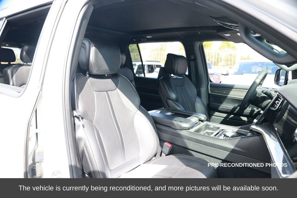 Used 2022 Jeep Wagoneer Series III w/ Premium Group I image 15