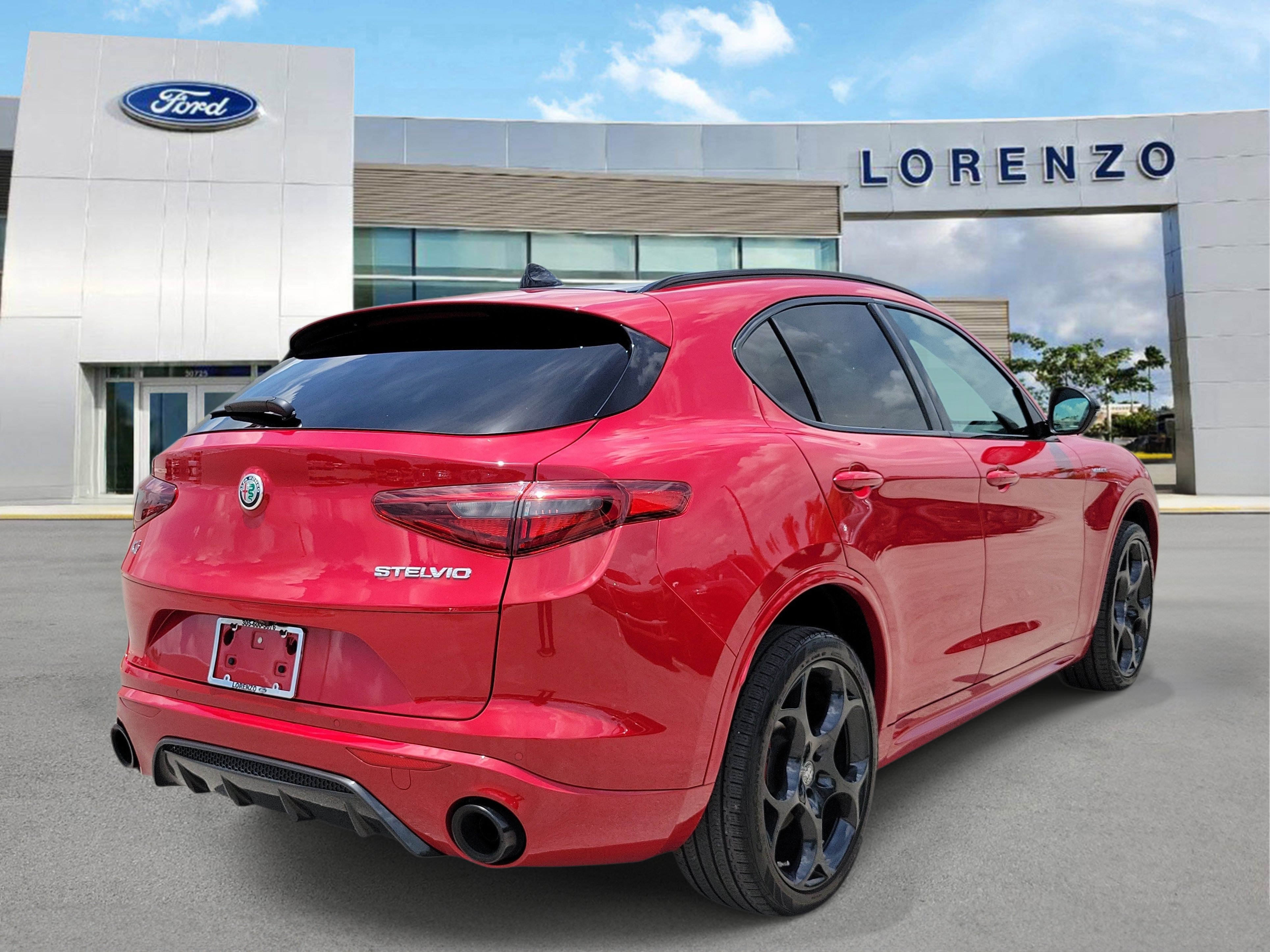 Used 2022 Alfa Romeo Stelvio Veloce AWD/4WD image 5