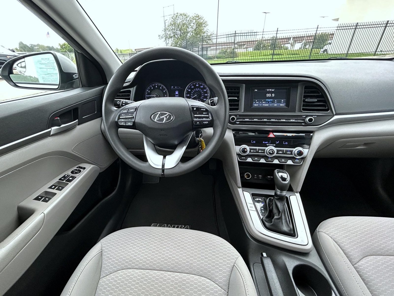Used 2020 Hyundai Elantra SE FWD image 14