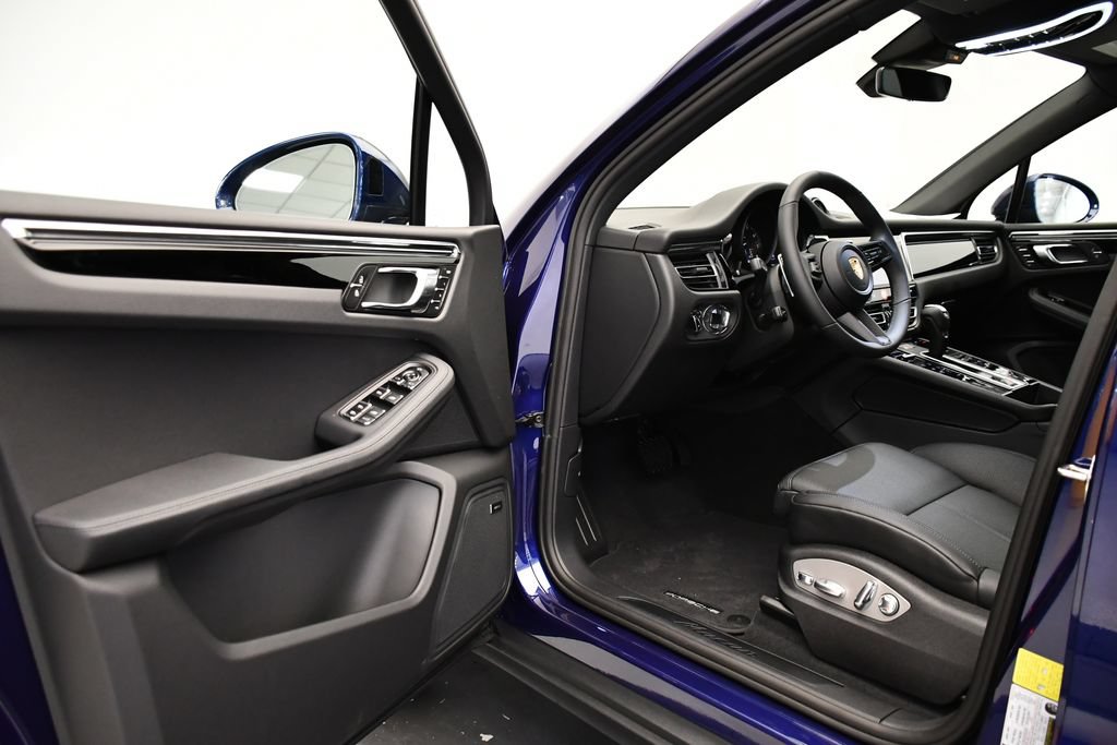 Certified 2026 Porsche Macan AWD/4WD image 40