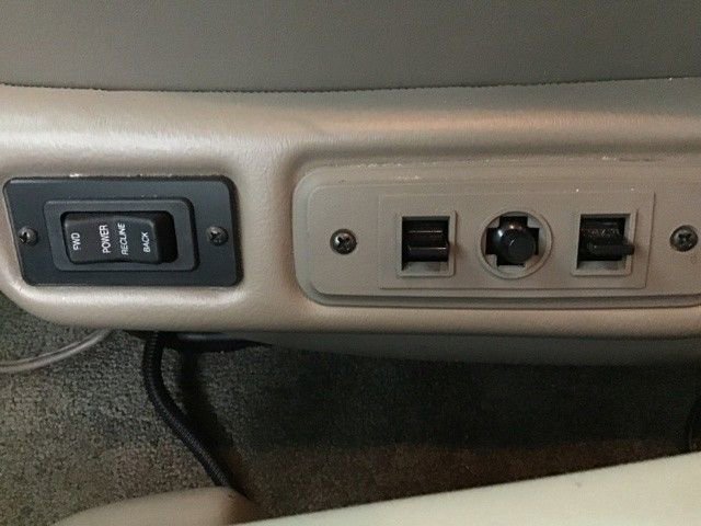 Used 2019 GMC Savana 2500 Extended w/ Enhanced Convenience Package image 25