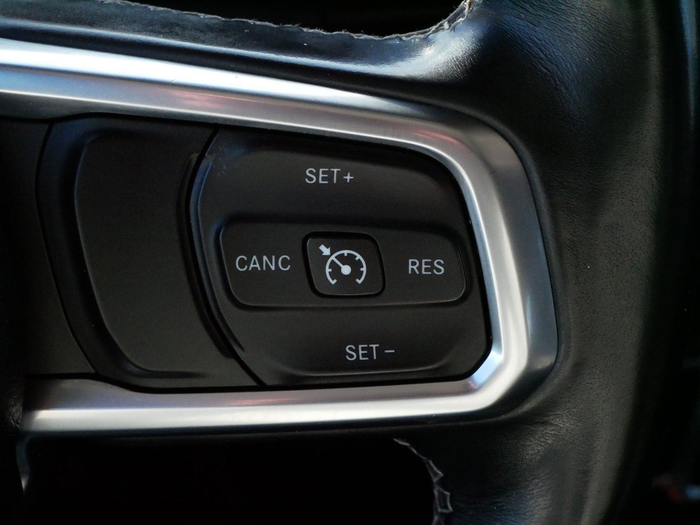 Used 2018 Jeep Wrangler Unlimited Sahara image 25