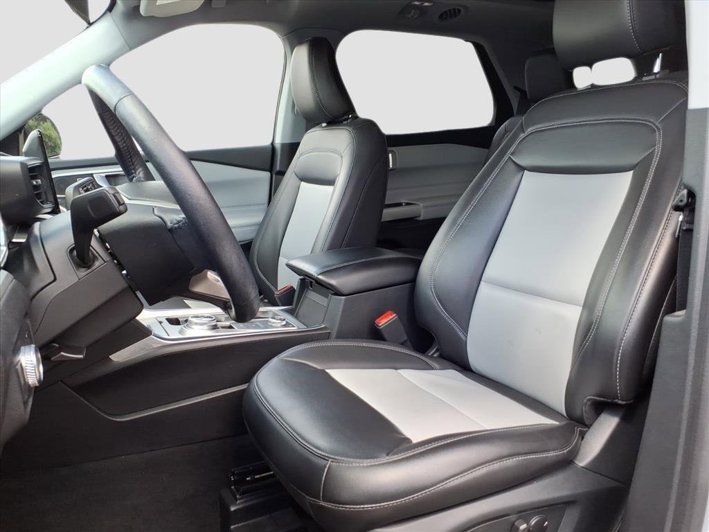 Used 2022 Ford Explorer XLT w/ Equipment Group 202A image 19