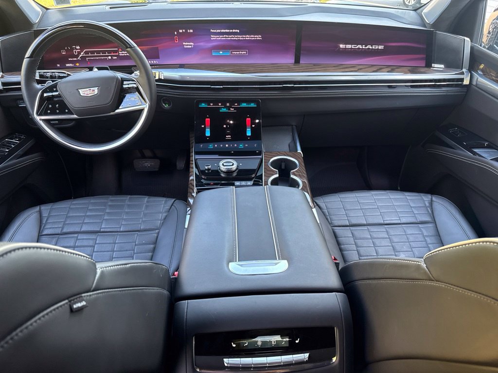 Used 2026 Cadillac Escalade Platinum Sport w/ LPO, Floor Liner Package AWD/4WD image 19