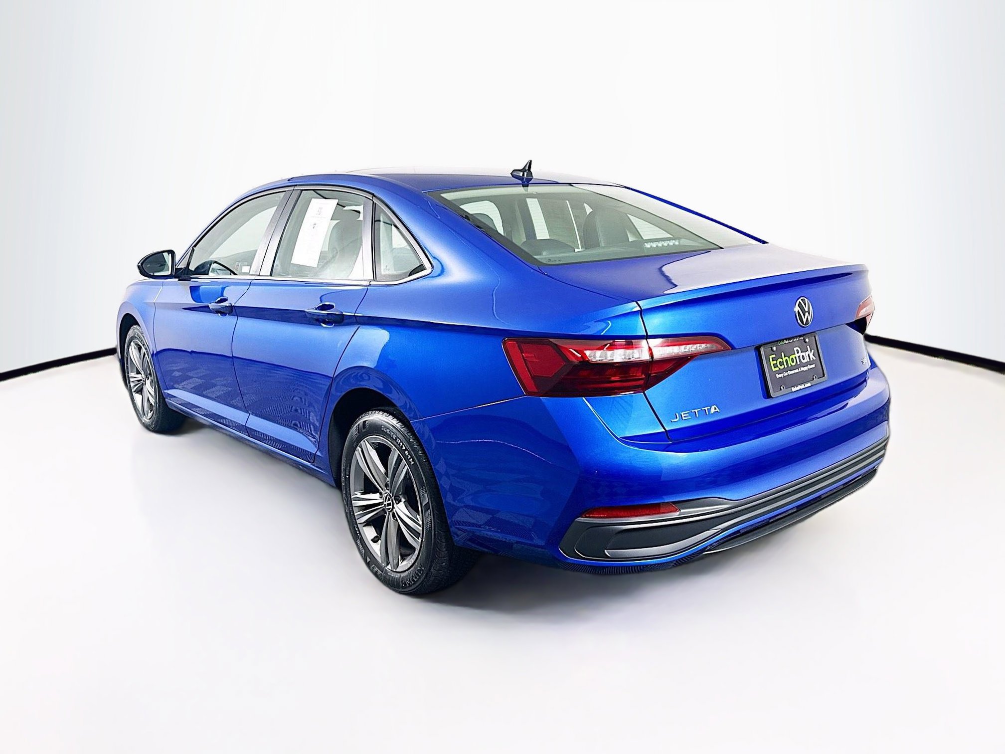 Used 2024 Volkswagen Jetta SE image 5