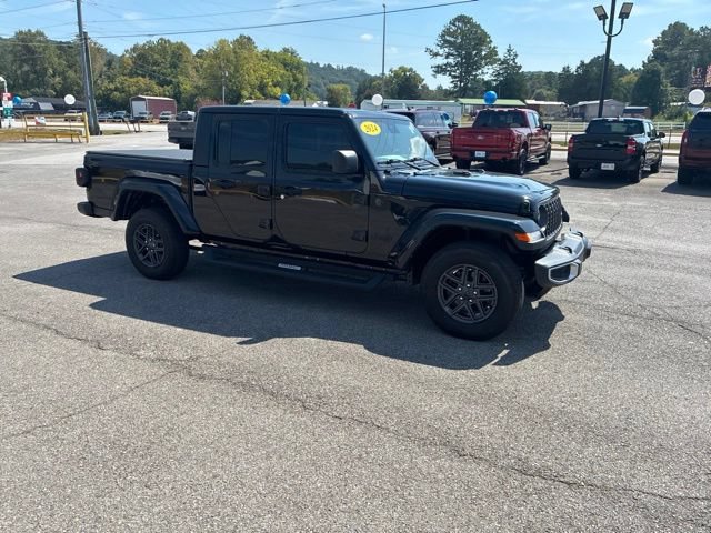 Used 2024 Jeep Gladiator Sport AWD/4WD image 57