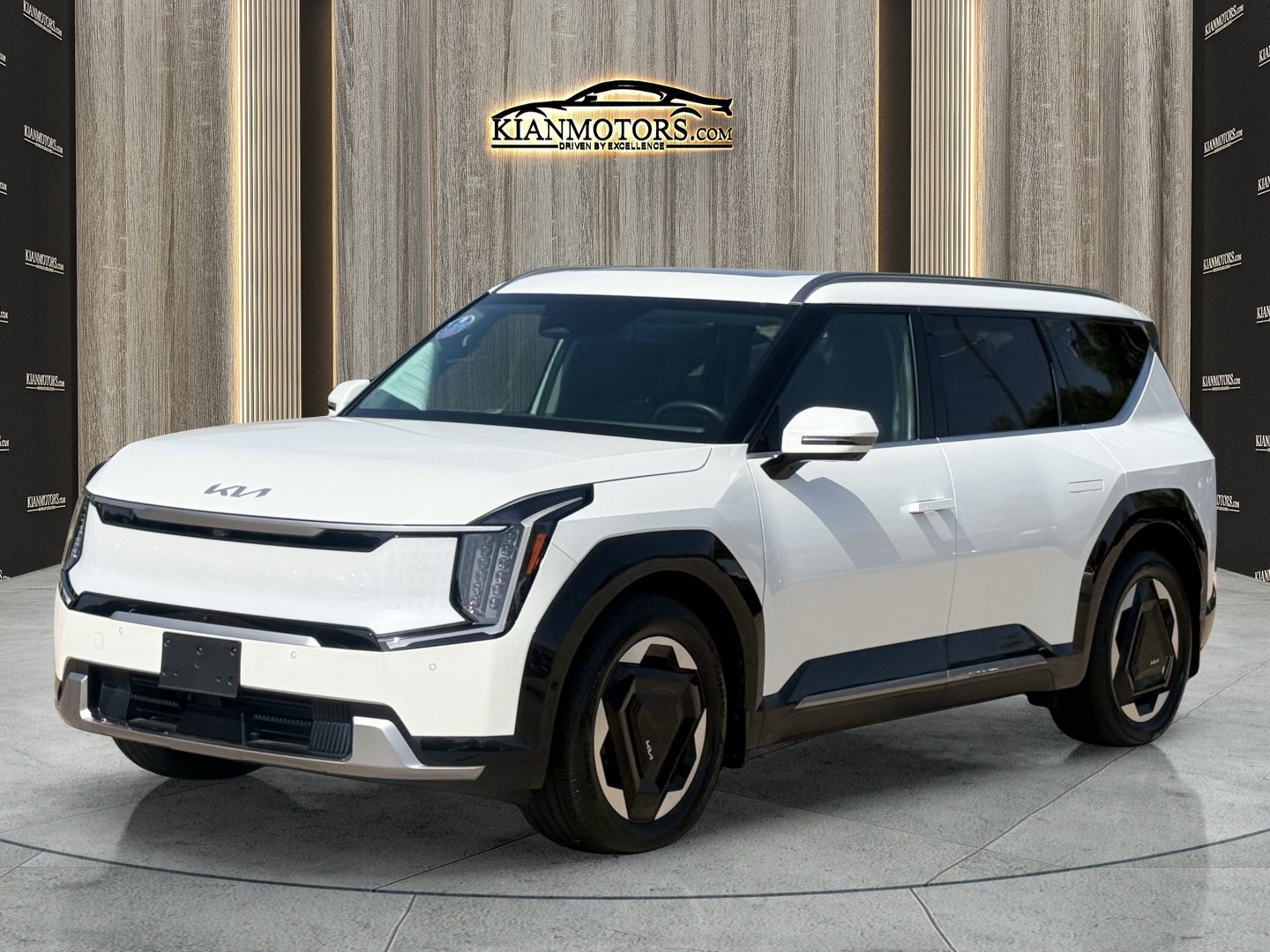 Used 2024 Kia EV9 Land AWD/4WD image 3