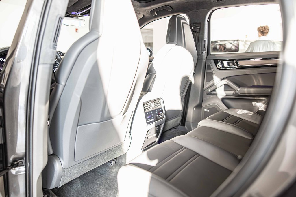 Used 2021 Porsche Cayenne GTS image 35