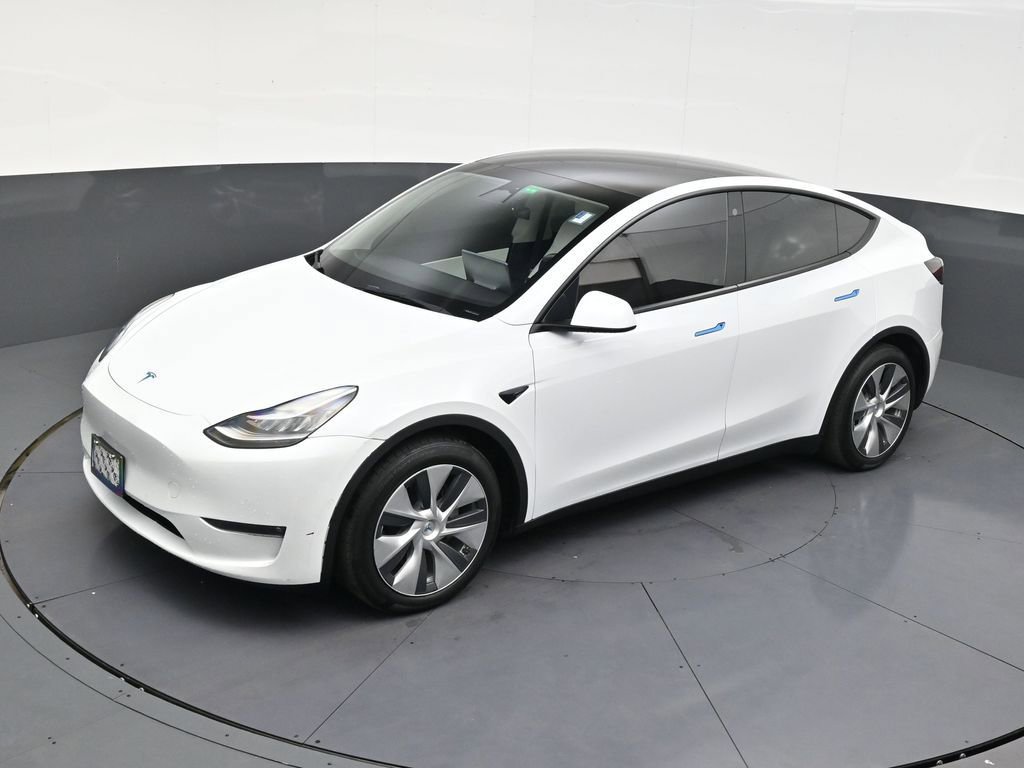 Used 2022 Tesla Model Y Long Range image 12
