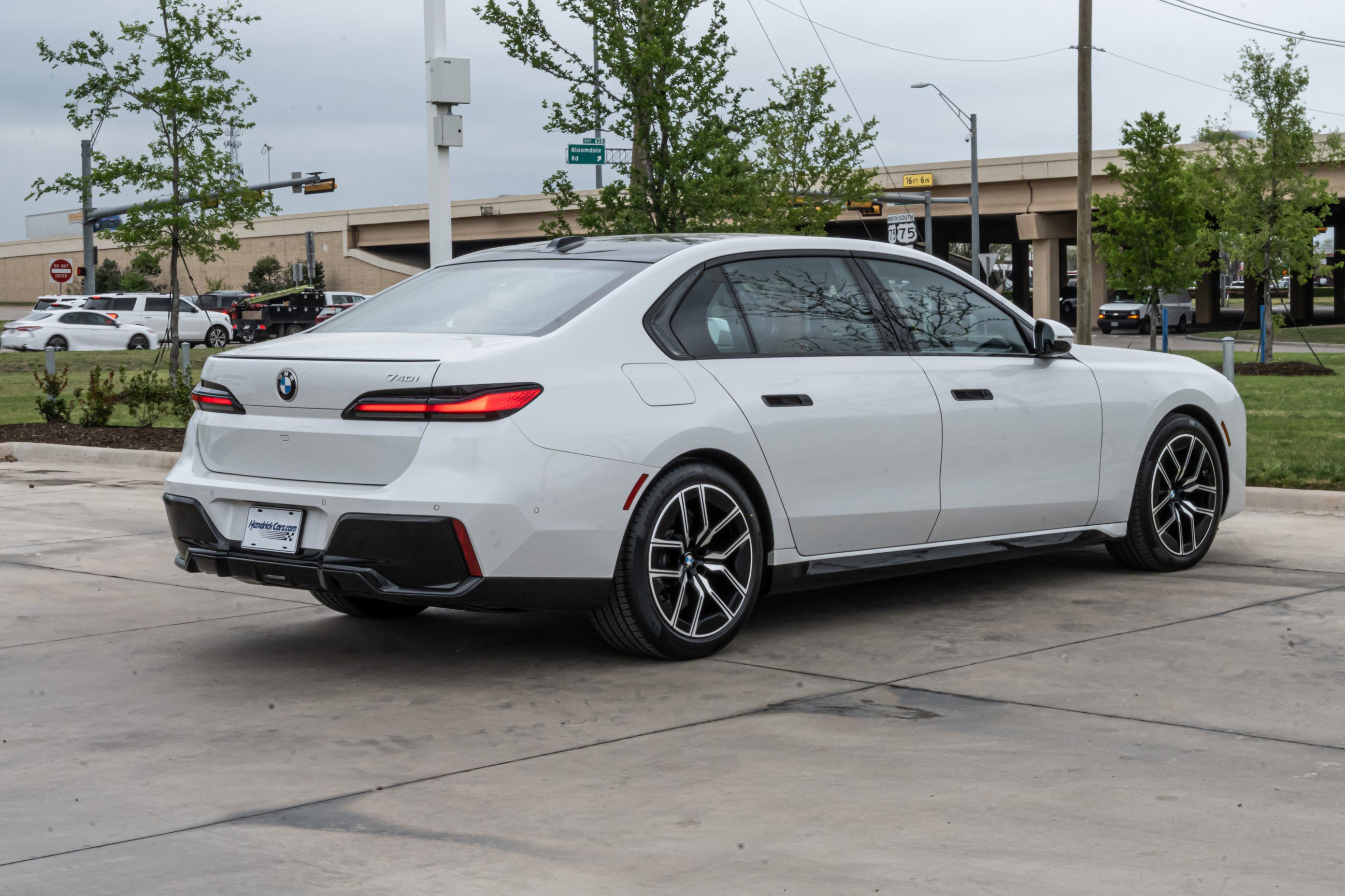 Certified 2023 BMW 740i w/ Parking Assistance Package image 8