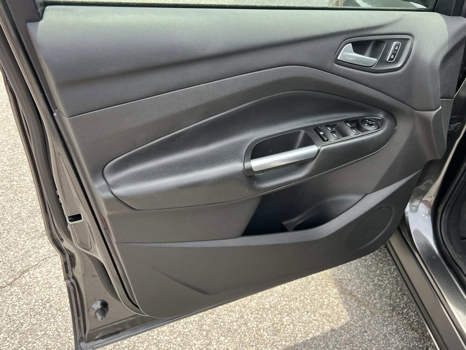 Used 2015 Ford Escape SE FWD image 10
